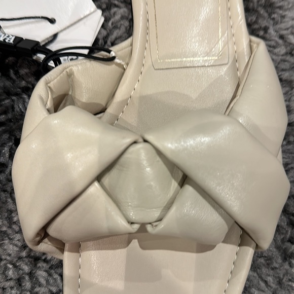 Zara Cream Women Sandals - Picture 7 of 7
